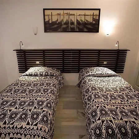Lujoso Cocoteros Apartment